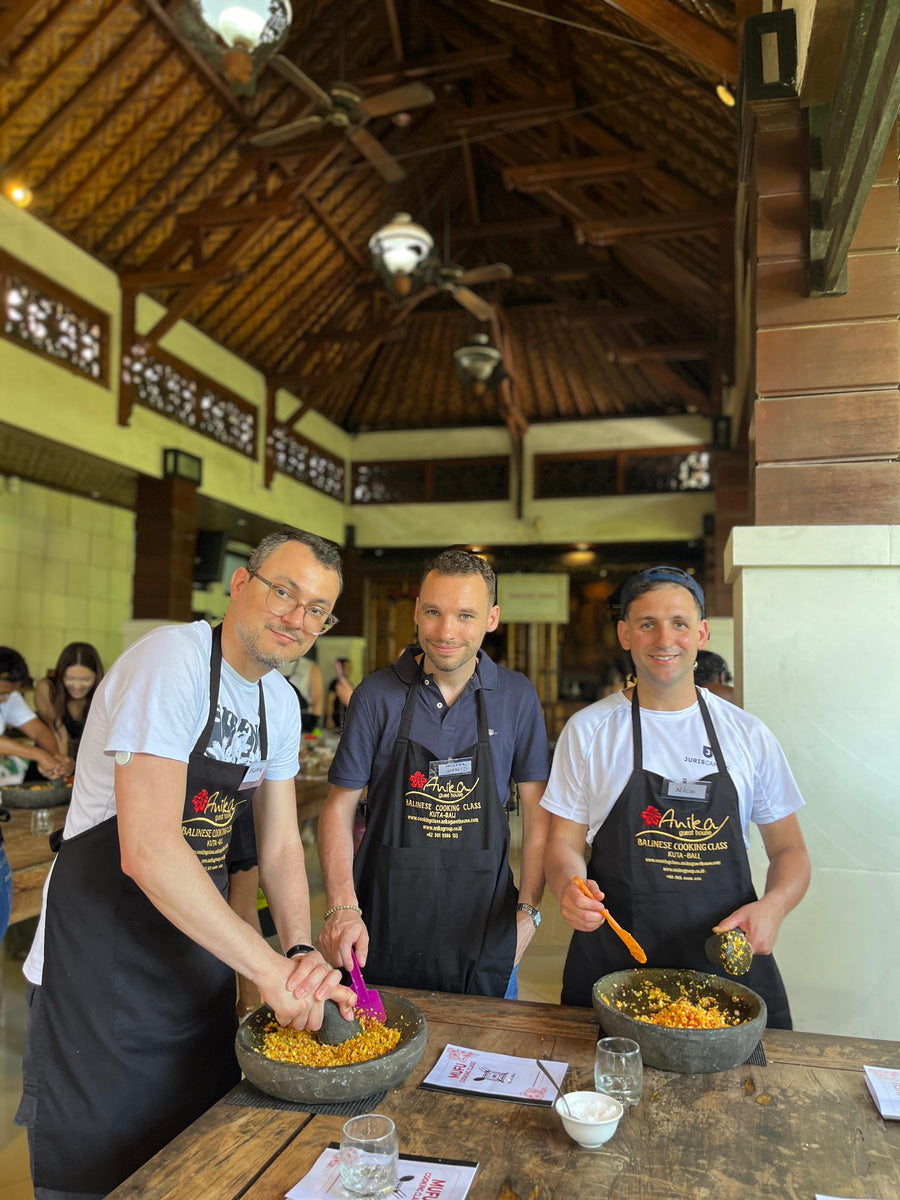 Kuta Bali: Balijska lekcja gotowania z wizytą na targu i transferem