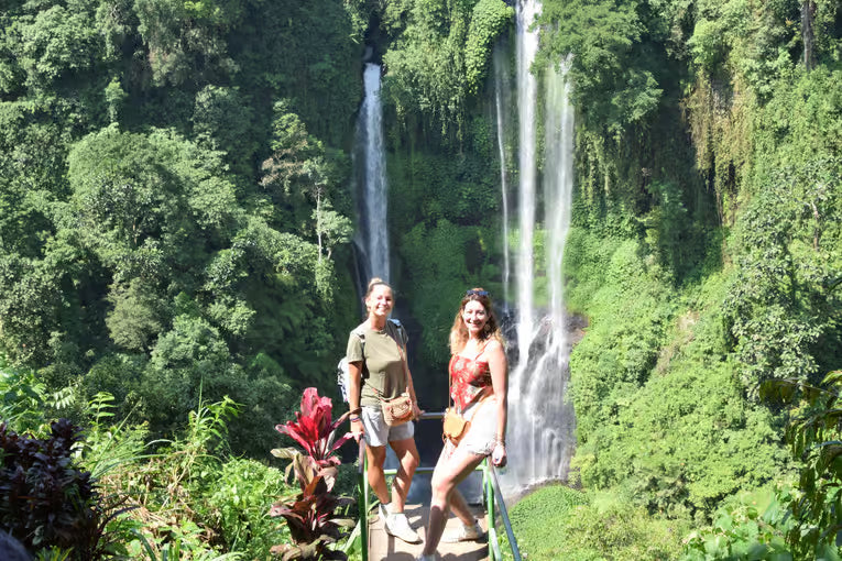 Bali: Prywatny czarter samochodu z kierowcą 10H