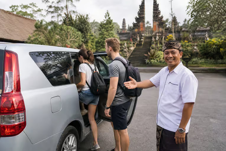 Bali: Prywatny czarter samochodu z kierowcą 6H